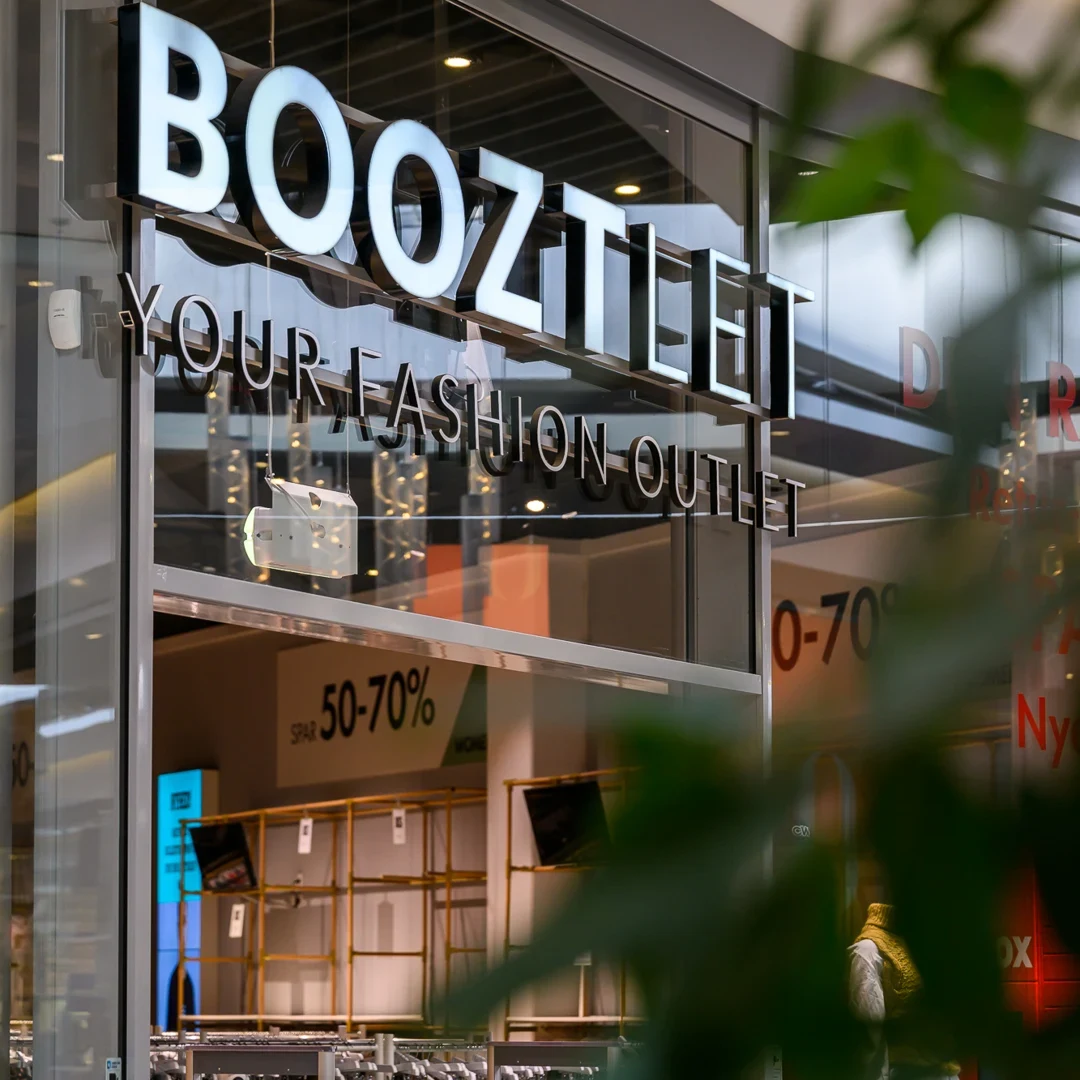 Gå på opdagelse hos Booztlet i Copenhagen Designer Outlet, og oplev det store udvalg af kendte mærkevarer til ham, hende og børnene nedsat med op til 80%